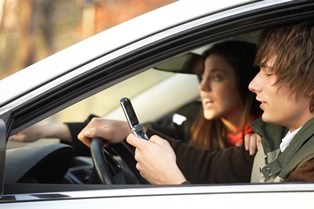 image of teens texting while driving